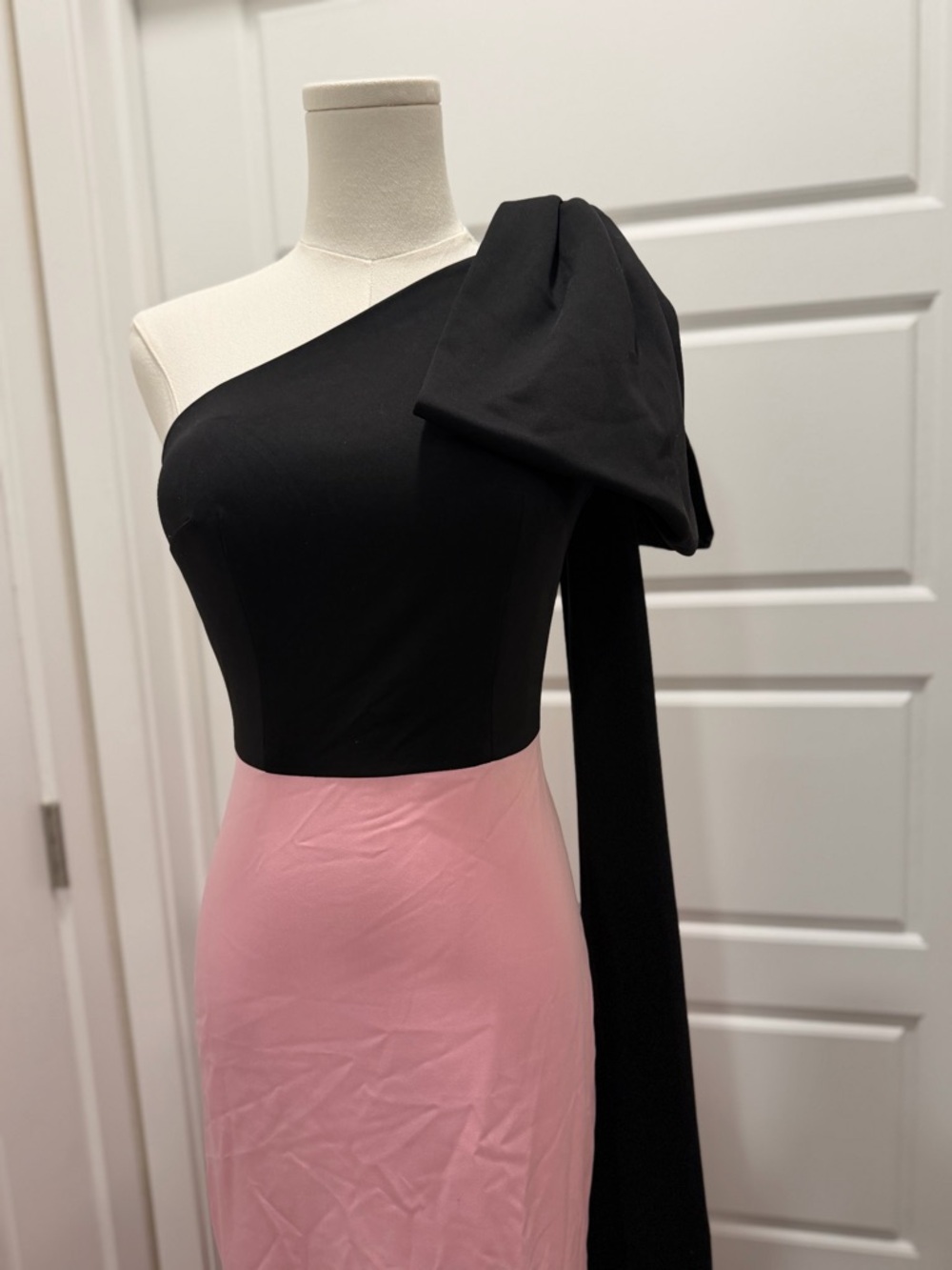 One-Shoulder Black and Pink Evening Gown - Picture 7 of 9